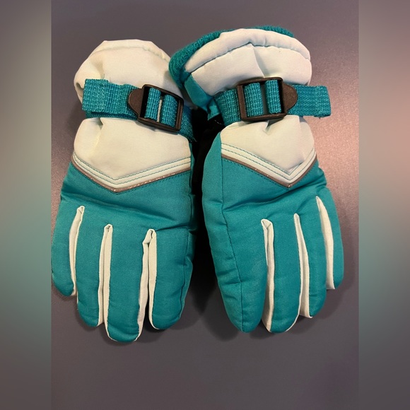 Chanpion Girls Snow Gloves size 4/7 - Picture 1 of 3